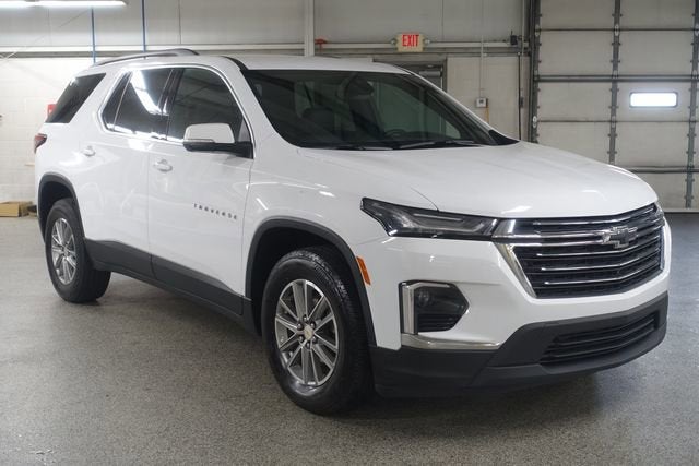 2023 Chevrolet Traverse LT Cloth in Summit White — front three-quarter view