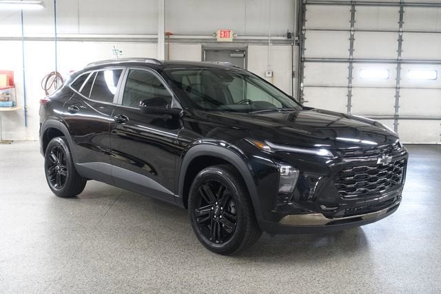 2025 Chevrolet Trax ACTIV in Mosaic Black Metallic — front three-quarter view